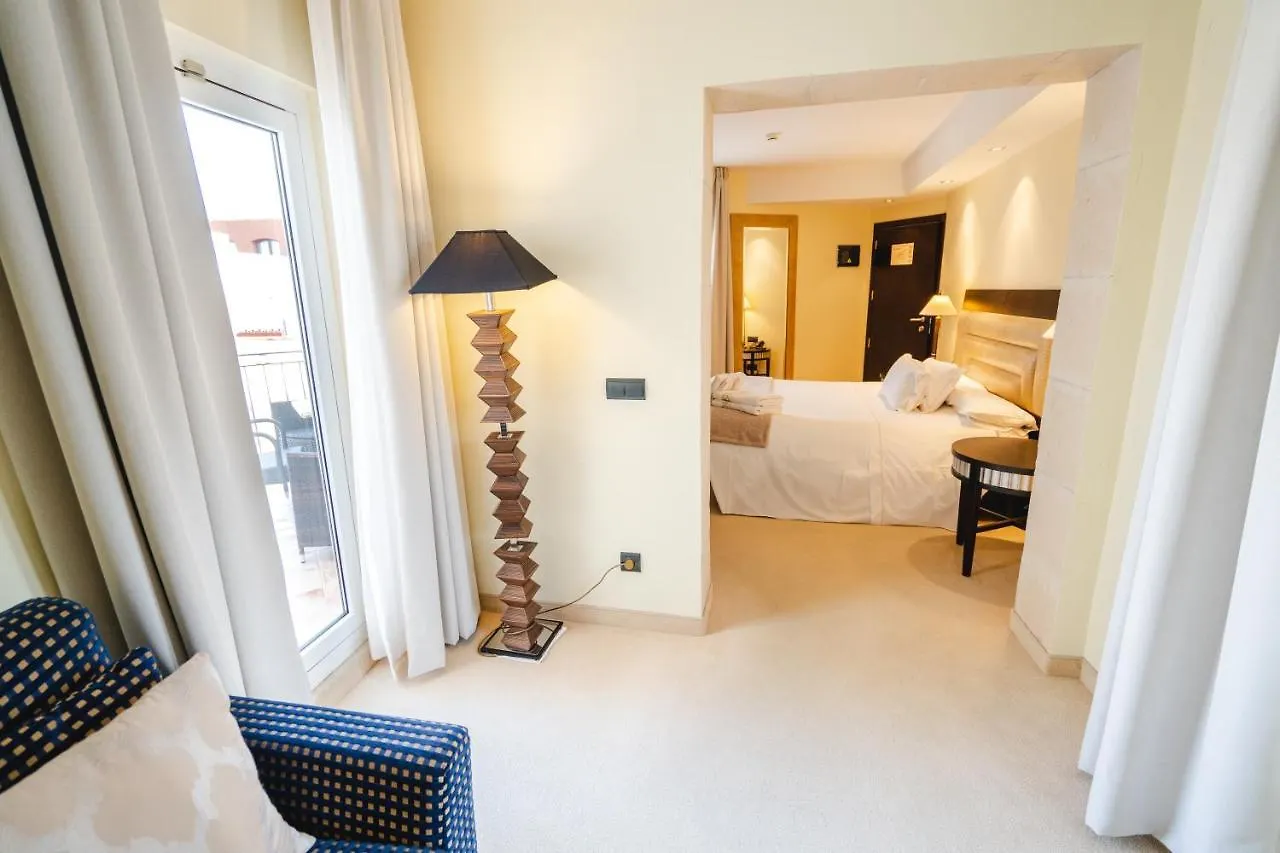 Hotel San Miguel ماهون 3*,